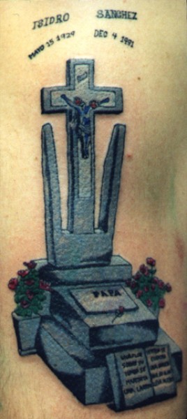 Tatuaje de una lápida