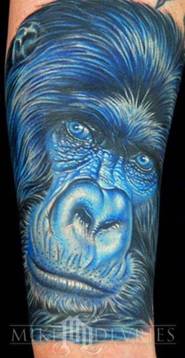 Tatuaje de un gorila a color