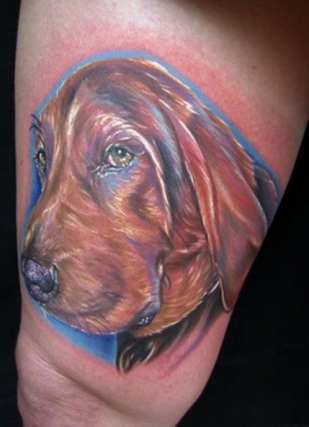 Tattoo de un perro a color