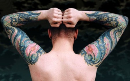 Tatuaje funda futurista para ambos brazos