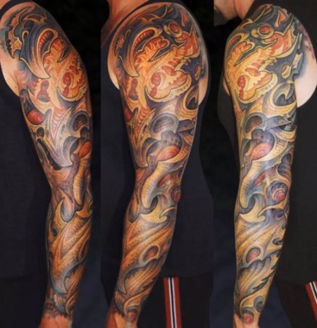 Tatuaje de una funda para el brazo estilo petreo