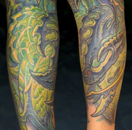 Tatuaje de piel de alien para la pierna