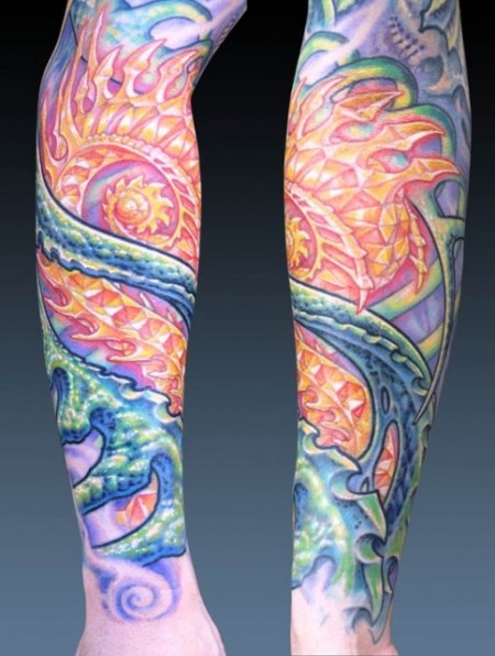 Tatuaje del brazo con una funda futurista
