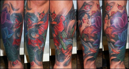 Tatuaje de temática japonesa y una flor