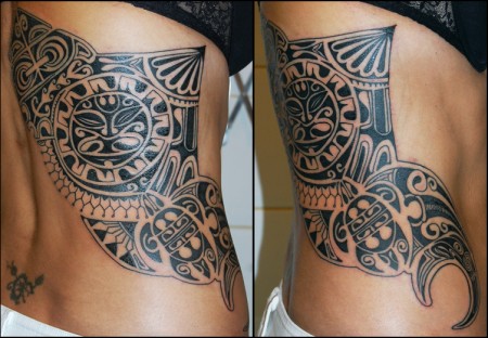Tatuaje maorí para una mujer