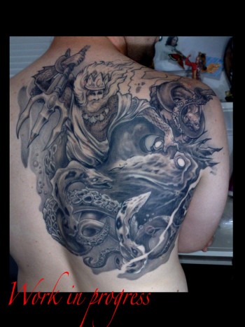 Tattoo de Neptuno, con algunos peces