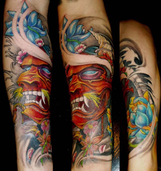 Tatuaje de un monstruo de estética samurai