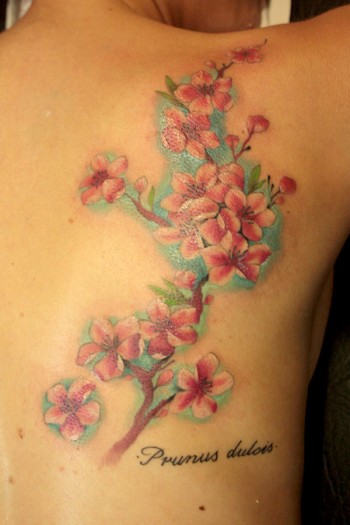 Tatuaje de una rama florida