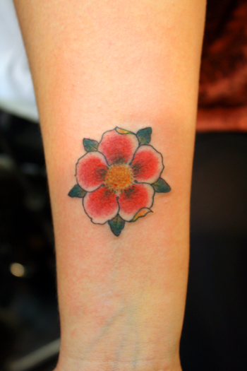 Tattoo de una pequeña flor