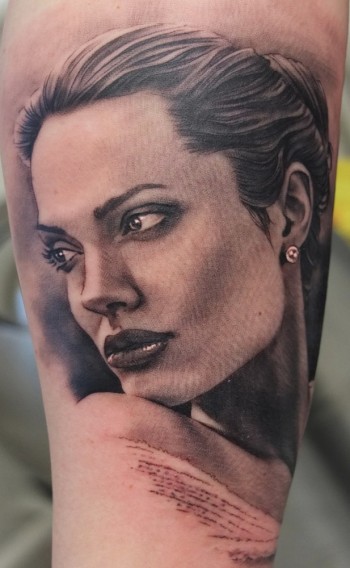 Tatuaje de Angelina Jolie
