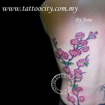 Tatuaje de una rama florecida