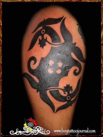 Tatuaje mezcla de dragones y escorpiones de borneo