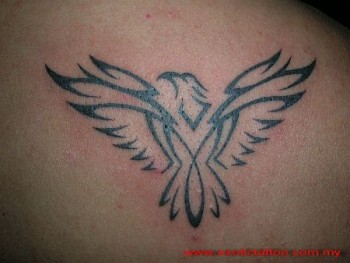 Tattoo de un águila tribal