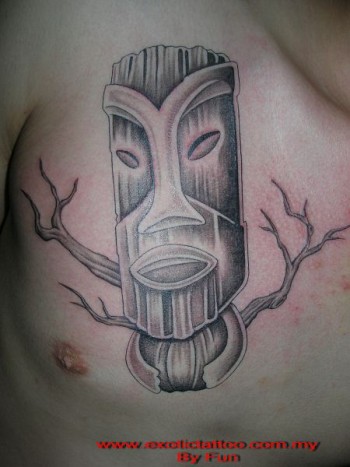 Tatuaje de un hombre mitad arbol