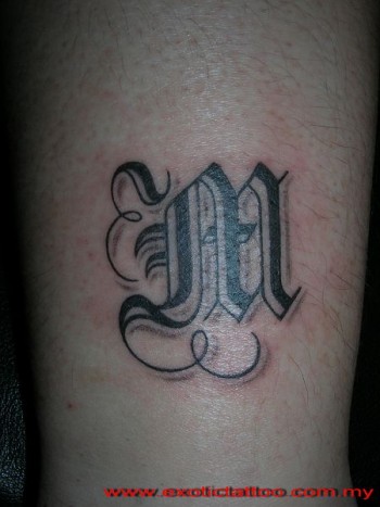Tatuaje de la letra M