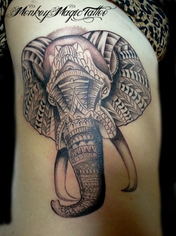 Tatuaje de un elefante decorado con pinturas