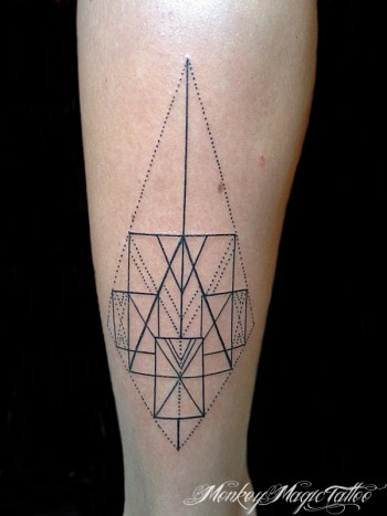 Tatuaje de lineas geométricas