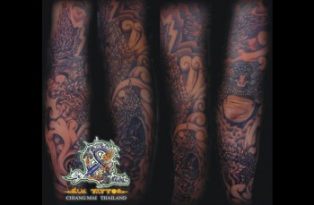 Tatuaje de nagas, en el brazo