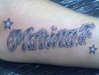Tatuaje del nombre Marina con estrellas