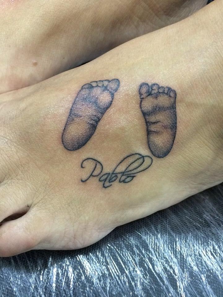 Tatuaje de unos pies de bebe