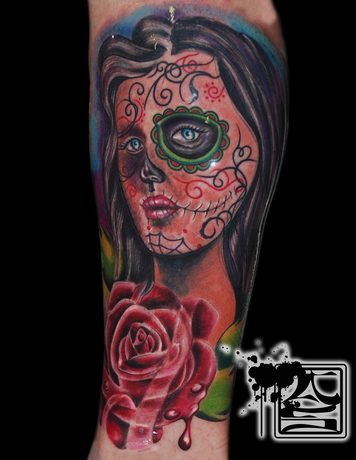 Tatuaje de una calavera mexicana y una rosa