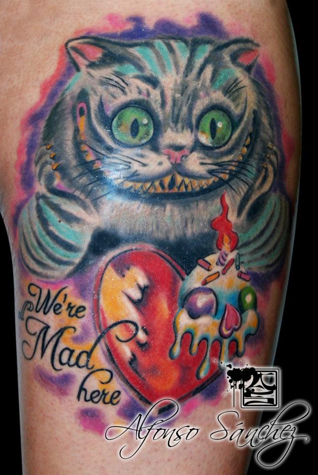 Tatuaje del gato de Alicia en el país de las Maravillas