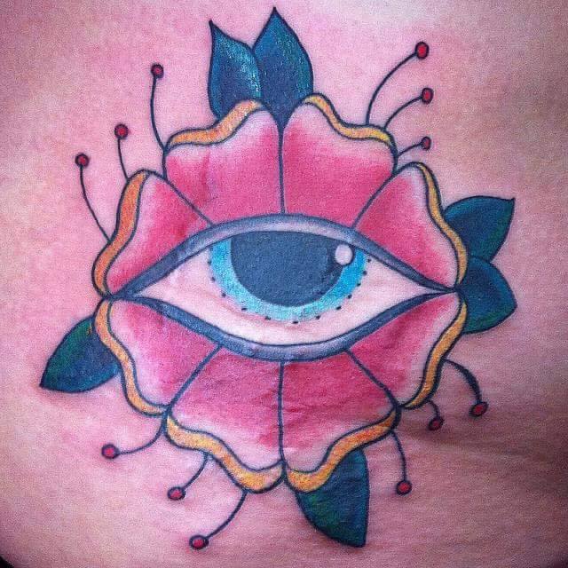 Tatuaje de un ojo-flor old school 