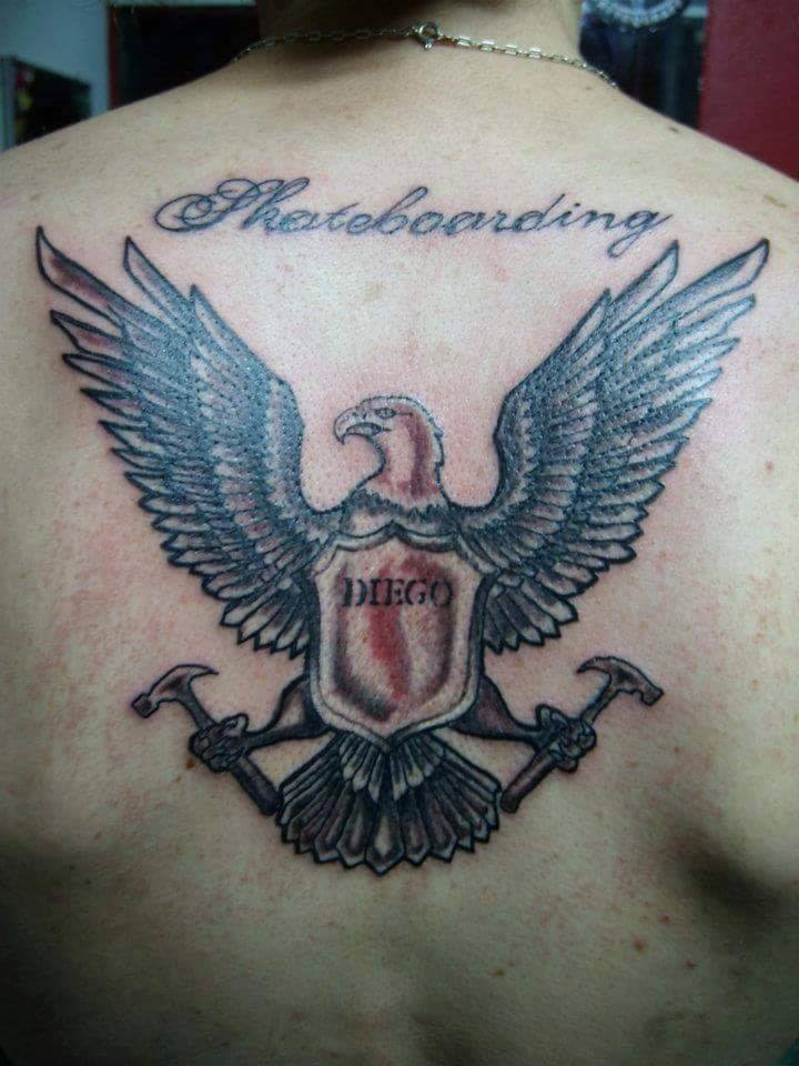 Tattoo de una águila-escudo