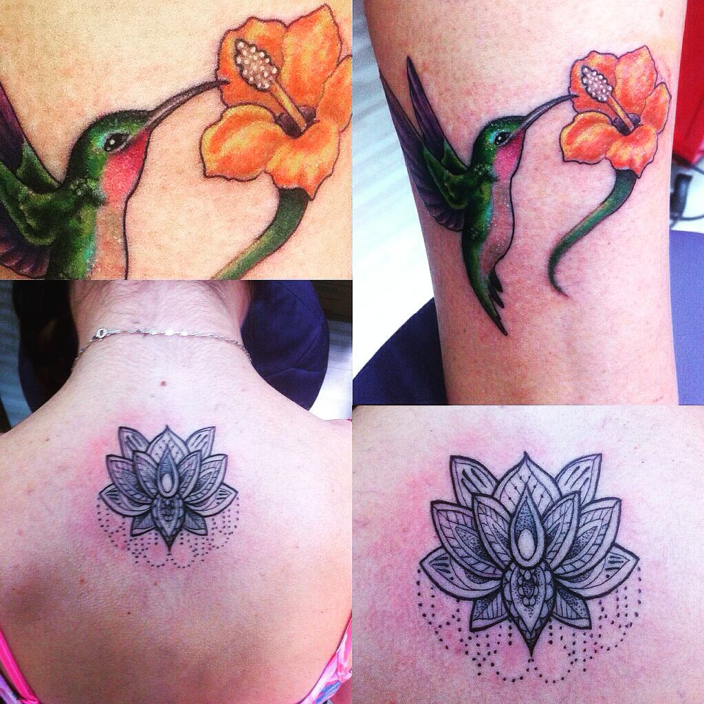Tattoo de un colibrí y una flor