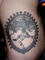 Tatuaje de Shiva en pa pierna