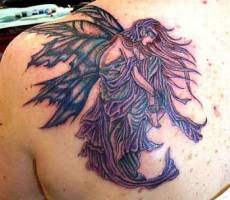 Tatuaje de Hada en el hombro