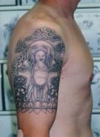 Tatuaje de un Buda en el brazo