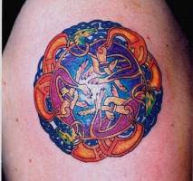 Tatuaje de un escudo celta