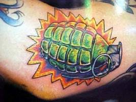 Tatuaje de una granada
