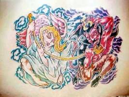 Tatuaje de ángel y demónio