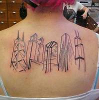 Tatuajes de rascacielos en la espalda