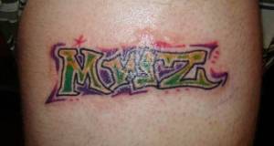 Tatuaje de un nombre como graffiti