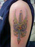 Tatuaje de una daga alada