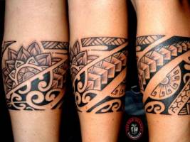 Tatuaje de un brazalete maorí