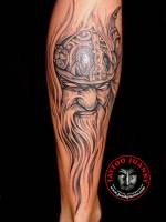 Tatuaje de una cabeza vikinga