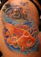Tatuaje de unas carpas nadando