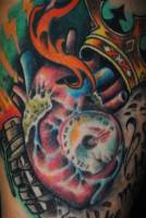 Tatuaje de un corazón y una granada