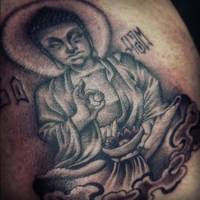 Tatuaje de un Buda sentado en posición de loto