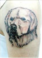 Tatuaje de la cabeza de un perro