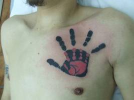 Tatuaje de dos huellas de mano