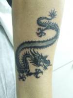 Tatuaje de un oscuro dragón