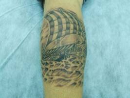 Tatuaje de una barco navegando