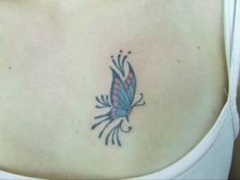 Tatuaje de una pequeña mariposa