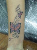 Tatuaje de dos mariposas volando