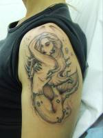 Tatuaje de una hermosa sirena